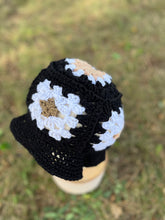 Load image into Gallery viewer, Crochet bucket hat
