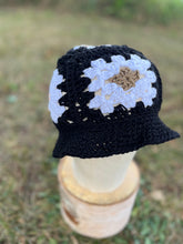 Load image into Gallery viewer, Crochet bucket hat
